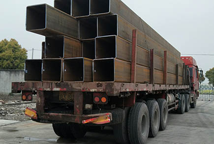 三台大口径无缝方管